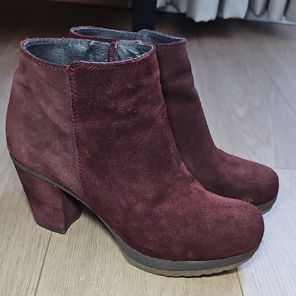 Chic Maroon Suede Heeled Boots